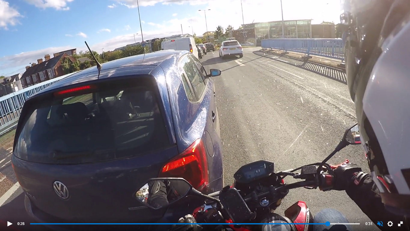 An idiot driver or a lesson in defensive riding?